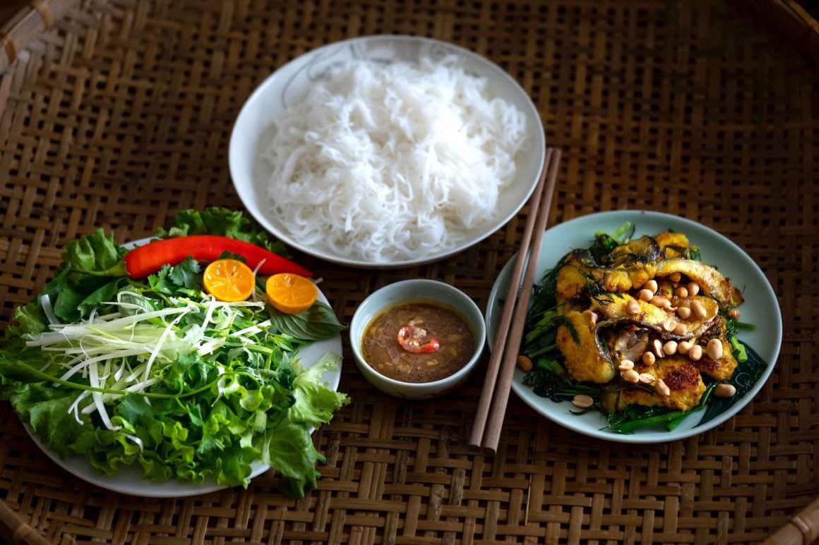 asian food bowl chopsticks 2318966