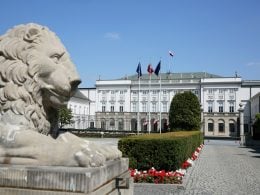 remont lwów przed Pałacem Prezydenckim