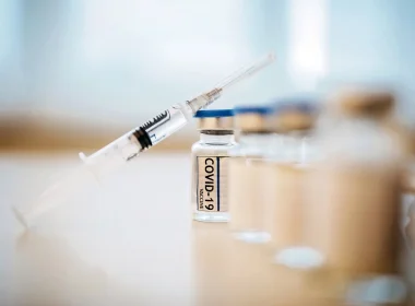 czwarta dawka szczepionki przeciw COVID-19